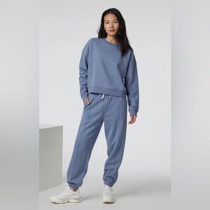 Vuori Women's Blue Sweatshirt